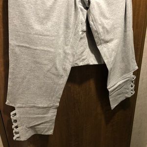 New Ruby Ribbon lattice capri leggings